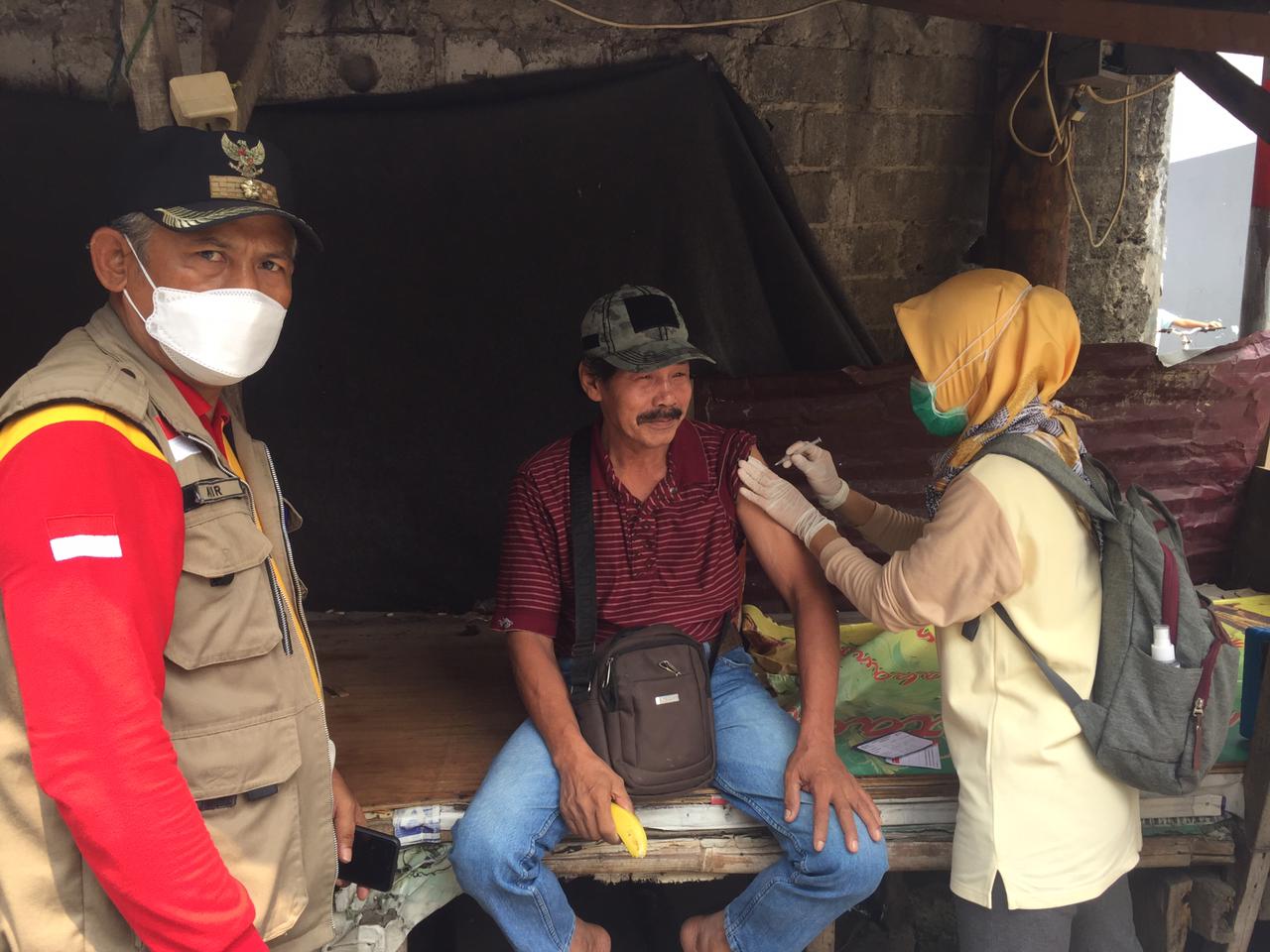 Pemkot Bekasi jemput bola vaksinasi warga ke rumah-rumah. Foto: Gobekasi.id