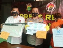 Penjual Kartu Vaksin Palsu Diciduk Polisi di Bekasi