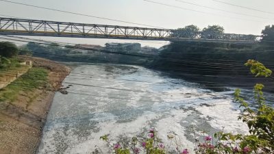 Kondisi Kali Bekasi tercemar limbah