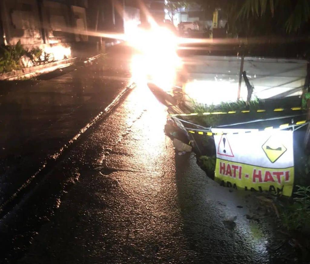 Lokasi longsor jalan penghubung Bantar Gebang-Villa Nusa Indah. Foto: Dishub Kota Bekasi