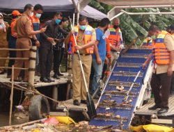 Wakil Wali Kota Bekasi Perkenalkan Seehamster, Alat Pembersih Kali dari Jerman