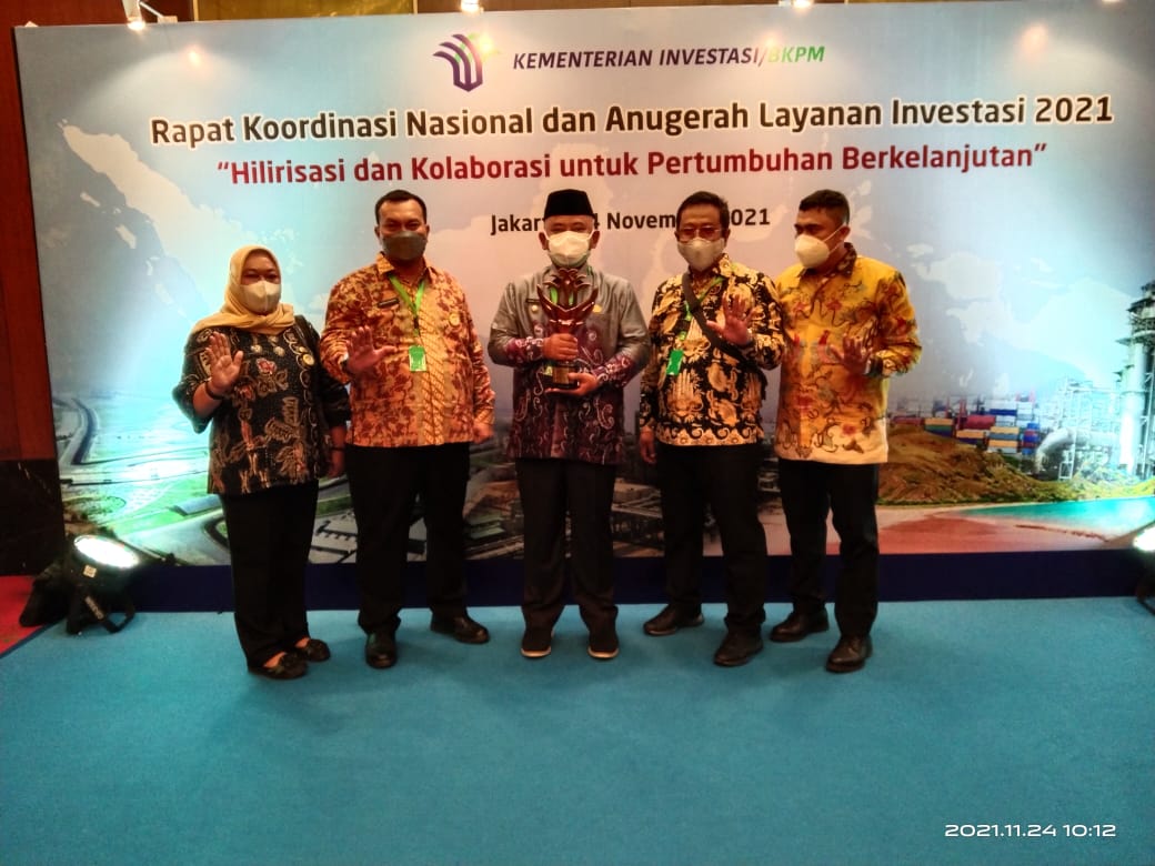 Wali Kota Terima Anugrah Layanan Investasi Atas Penilaian PTSP dan Percepatan Layanan Berusaha Tahun 2021