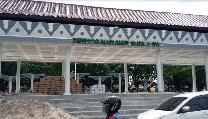 Proses revitalisasi alun alun kota bekasi