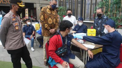 Presiden Jokowi Buka Vaksinasi Booster di Lippo Cikarang