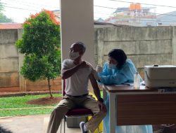 Polrestro Bekasi Kota Gelar Vaksinasi Lansia