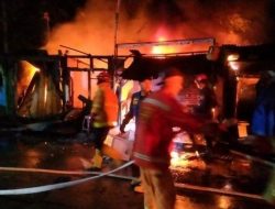 4 Kios di Duren Jaya Ludes Terbakar, Kerugian Capai Rp 80 Juta