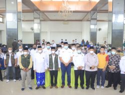 Plt Wali Kota Bekasi Serahkan Distribusi Bantuan Dana Zakat Secara Simbolis