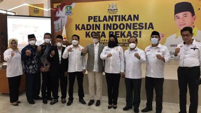 Huda Sulistio resmi nahkodai KADIN Indonesia Kota Bekasi periode 2022-2027 setelah dilantik di Islamic Center Kota Bekasi, Kamis (24/3/2022).