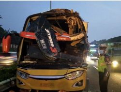 Kecelakaan Bus dan Truk di Tol Cikunir, Lalu Lintas Tersendat