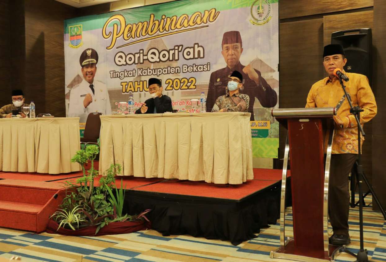 Asda 1 Kabupaten Bekasi, Yana Suyatna membuka Pembinaan Qori-qori'ah Tingkat Kabupaten Bekasi Tahun 2022 pada Selasa malam, (22/2/2022). Kegiatan ini akan berlangsung mulai dari 22-24 Februari 2022 di Hotel Santika, Cikarang Selatan, Kabupaten Bekasi. FOTO: WULAN MAULIDDA/ NEWSROOM DISKOMINFOSANTIK