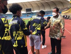 Plt Bupati Bekasi Lepas Tim Persikasi U-17 Menuju Piala Soeratin Nasional