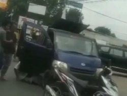 Viral! Pria Berambut Mohawk Aniaya Sopir Pick Up, Kepala Diinjak