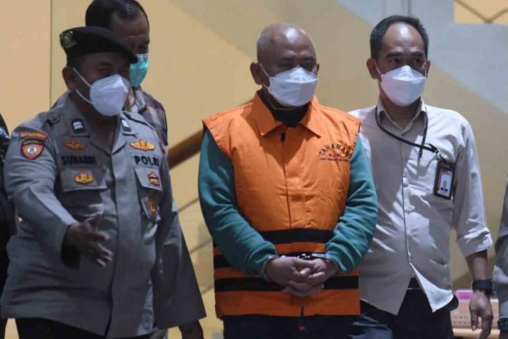 Wali Kota Bekasi nonaktif Rahmat Effendi mengenakan rompi oranye