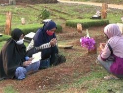 Panduan Doa Bagi Wanita Haid yang Pengin Lakukan Ziarah Kubur