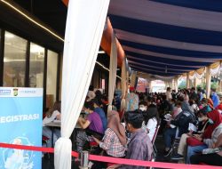 Gandeng Polsek, Lippo Cikarang Adakan Vaksinasi Booster Malam Hari Untuk Masyarakat