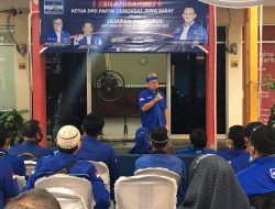 Ketua DPC Partai Demokrat Kota Bekasi, Ronny Hermawan Saat sambutan di acara buka puasa bersama