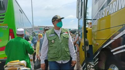 Plt Wali Kota Bekasi Tri Adhianto memonitoring Terminal Induk Bekasi