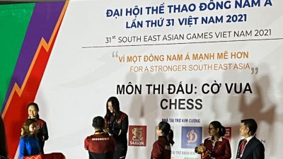 MEDALI EMAS: Atlet Catur Kabuapaten Bekasi, Dewi Citra Ardhiani Anastasia menyumbang medali emas untuk Indonesia di Gedung Quang Ninh Exhibition Center, Halong City, Vietnam, Minggu (15/5/2022).FOTO: IST