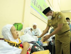 Plt Wali Kota Bekasi Lepas 410 Calhaj