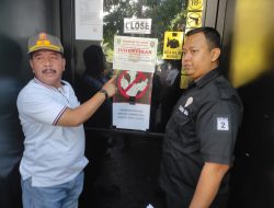 Pemkot Bekasi Pasang Stiker Penghentian Usaha Hollywings Bekasi