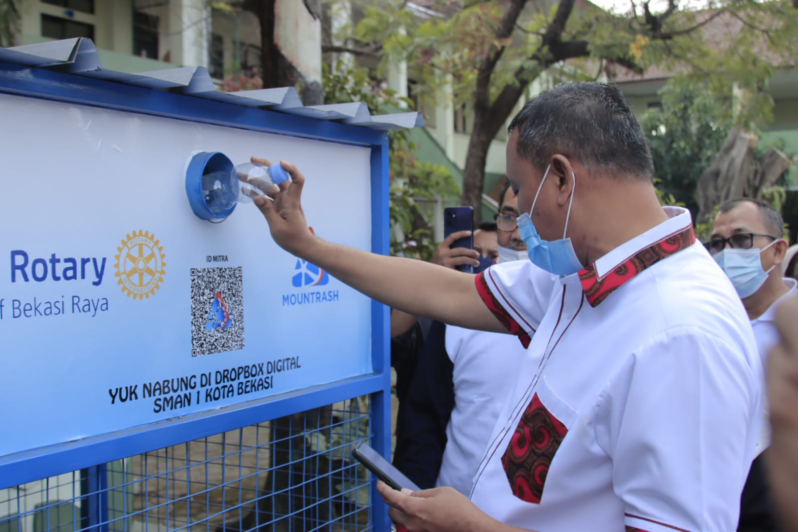 Plt Wali Kota Ajak Siswa SMAN 10 Kota Bekasi Tabung Sampah Jadi Emas