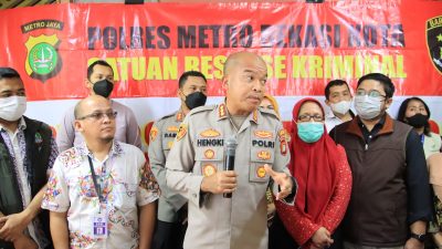 Kapolres Metro Bekasi Kota Kombes Pol Hengki saat melakukan konferensi pers soal pemasungan anak berkebutuhan khusus.