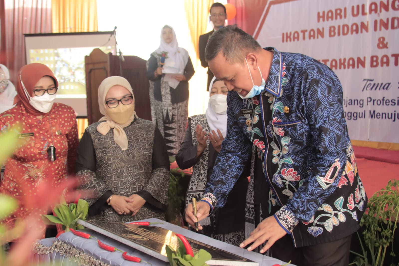 Peringati HUT IBI ke-71, Tri Adhianto Lakukan Peletakan Batu Pertama