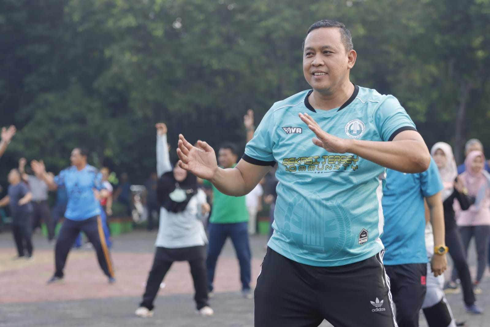 Plt Wali Kota Bekasi Bareng ASN Senam Sparko Dirangkai Tinjau Bazar UMKM
