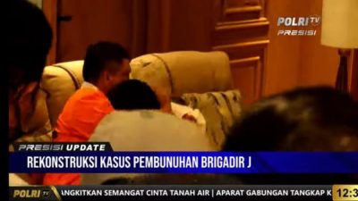 Ada 78 Adegan Ferdy Sambo Dalam Rekontruksi Pembunuhan Brigadir Yosua, Sang Jendral Sempat Peluk Istri