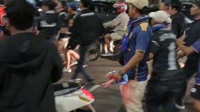 Kerivuhan suporter FC Bekasi City Vs PSIM Yogyakarta yang merusak fasilitas Stadion Patriot Candrabhaga. Foto: Ist