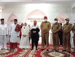 Datang ke Kota Bekasi, Puan Sambangi Pesantren Hingga Pasar Tradisional