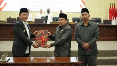 Pj Bupati Bekasi Dani Ramdan menyambut baik adanya Raperda Pondok Pesantren