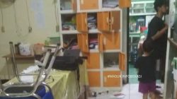 Rekaman CCTV maling gondol sejumlah barang berharga di ruang guru SDN Kayuringin Jaya XIX. Foto: Instagram Infobekasi