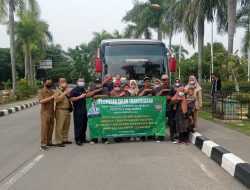 Pemkab Bekasi Lepas 4 Keluarga Transmigran Menuju Sultra