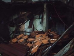 Diguyur Hujan Lebat, Rumah Warga Pondok Gede Roboh