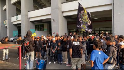 Suporter Persipasi Curva Nord Persipasi melakukan aksi Solidaritas di Stadion Patriot Candrabhaga, Minggu (2/10/2022). Foto: Gobekasi.id