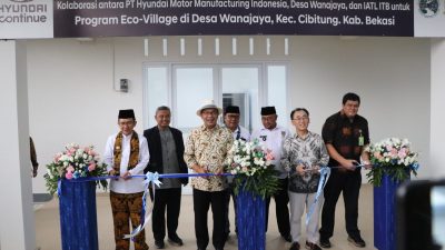 Gubernur Jawa Barat, Ridwan Kamil meresmikan Tempat Pengelolaan Sampah Reduce, Reuse, Recycle (TPS3R di Kabupaten Bekasi.