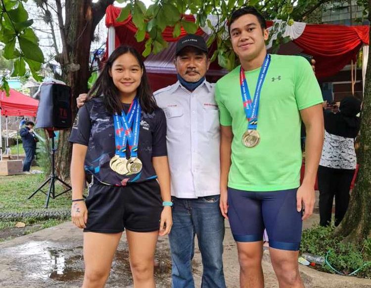 Bekasi - Atlet Modern Pentathlon Kota Bekasi Samuel (kanan) dan Caroline (kiri)