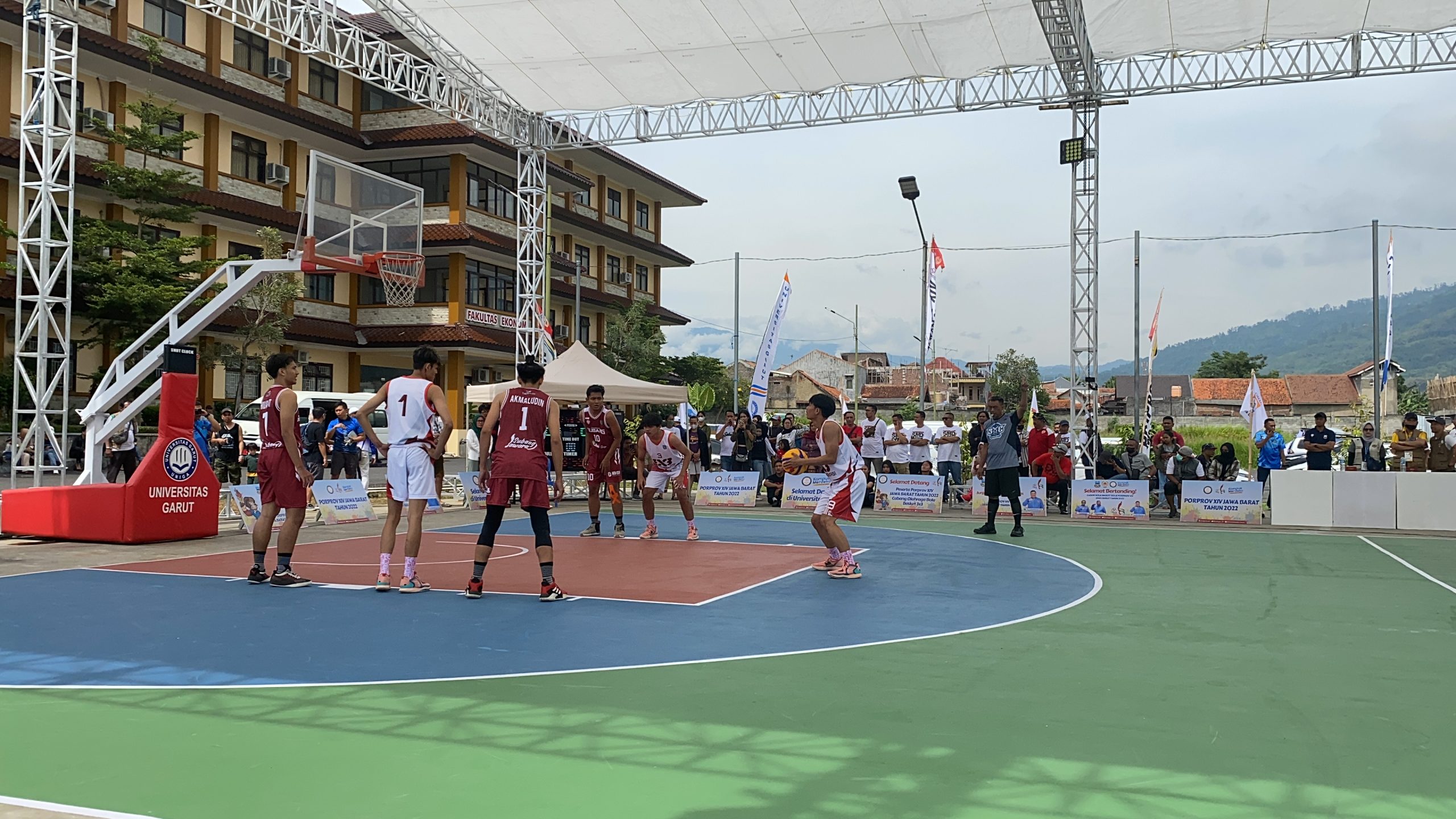 Cabor Bola Basket Kota Bekasi (seragam putih) saat melawan Kabupaten Subang dengan skor akhir 20 - 6. Foto: gobekasi.id