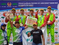 Atlet Cabor Arung Jeram Putra Kota Bekasi meraih medali emas di Porprov Jabar 2022.