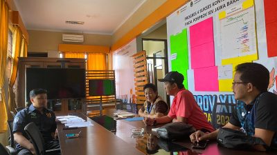 Wakil Ketua 3 KONI Kota Bekasi Agus Irianto saat bertemu dengan Panda Porprov Jabar XIV di Ciamis, Sabtu (5/11/2022). Foto: Gobekasi.id