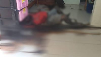 Penemuan mayat pria paruh baya dalam keadaan membusuk di rumahnya. Foto: Ist