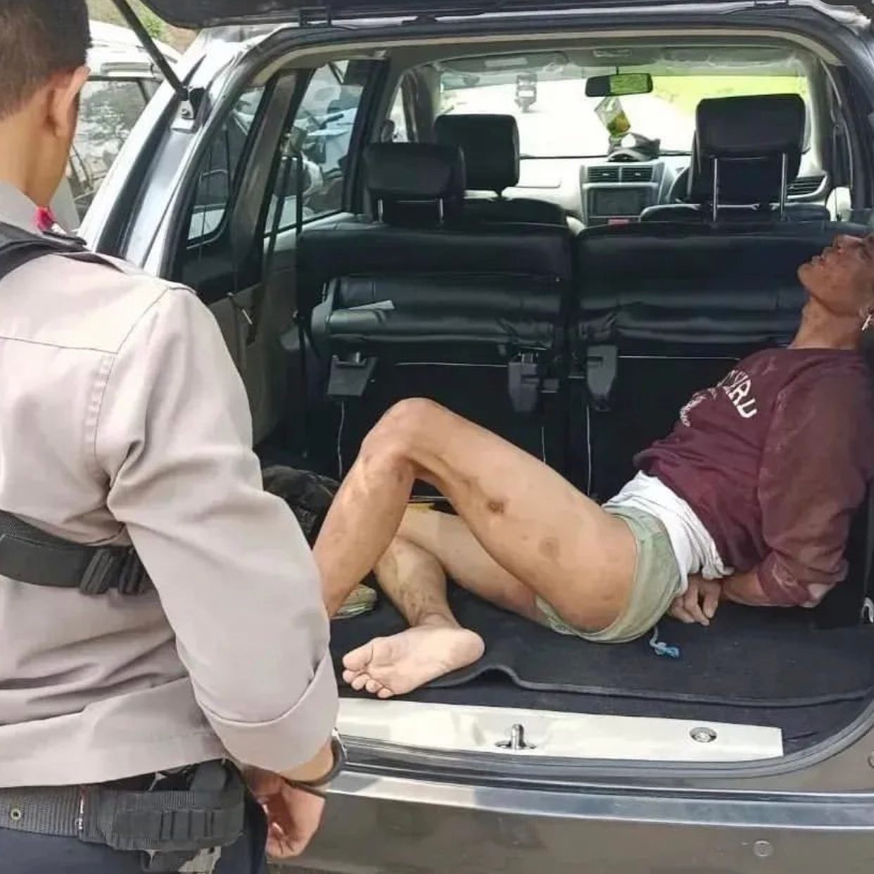 Pelaku berhasil diamankan warga dan sempat menjadi bulan-bulanan setelah melakukam penembakan.