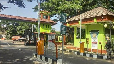 Palang pintu otomatis di kompleks Pemkot Bekasi berlaku. Foto: Istimewa