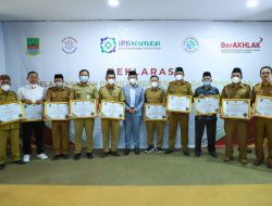 Pemkab Bekasi Beri Penghargaan 10 Desa dengan Kepesertaan JKN Tertinggi
