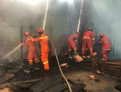 Gudang Kayu di Tarumajaya Ludes Terbakar