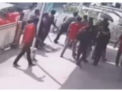 Heroik! Puluhan Karyawan Tangkap Maling Motor di Rawalumbu