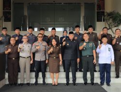 Sambangi Kantor Kejaksaan, Plt Wali Kota Bekasi dan Forkopimda Beri Kejutan Hari Bhakti Adhyaksa ke-63