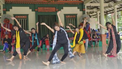 Penampilan tari dari workshop Seraya. Foto: Istimewa