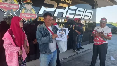 Rocky Gerung dilaporkan ke Polsek Medan Satria atas dugaan ujaran kebencian terhadap Presiden Joko Widodo. Foto: Istimewa